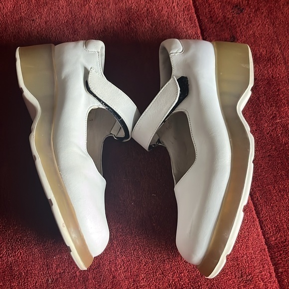 Underground Shoes - London Underground Vintage 90’s  Mary Jane White